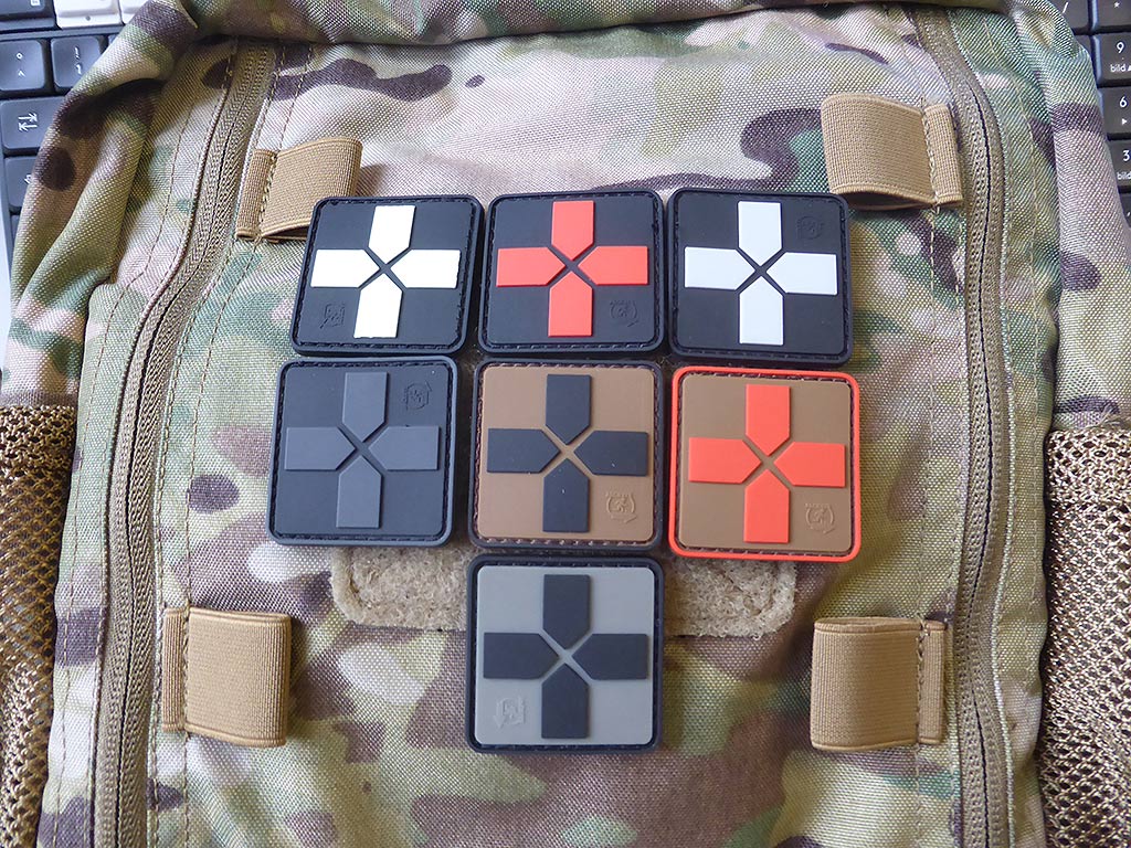 RedCross Medic Patch, 40mm, coyote brown black / 3D Rubber Patch - Patch Snatched