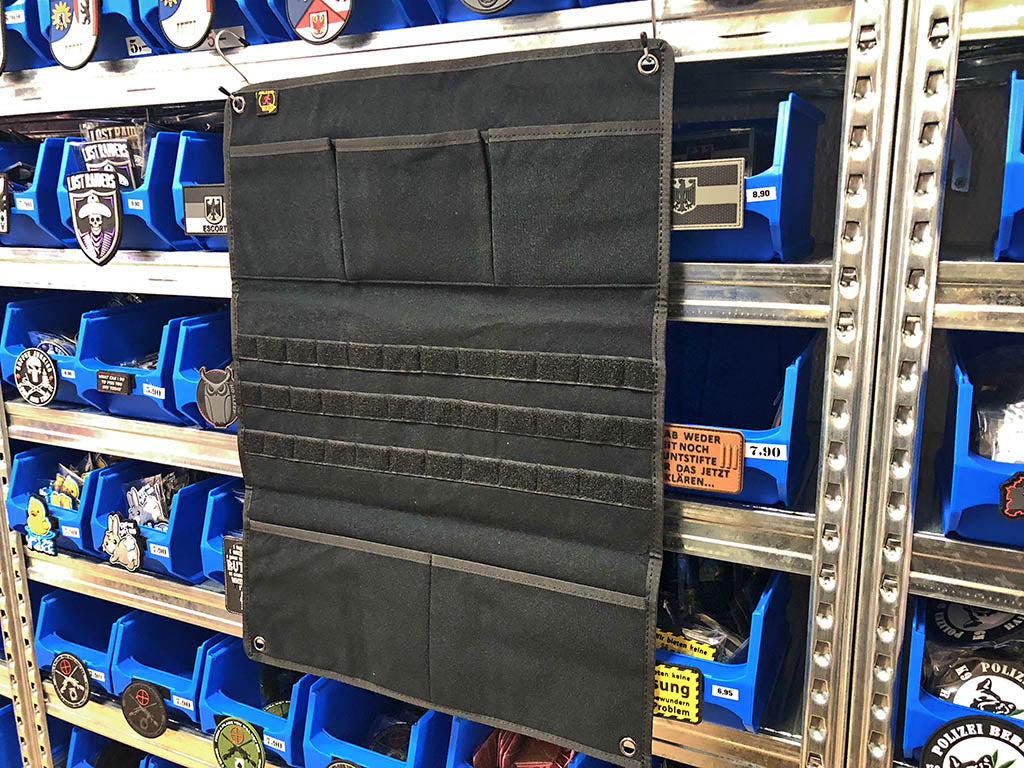 Morale Patch Panel mit 5 Fächern und Molle Webbing, 58 x 44cm, schwarz - Patch Snatched