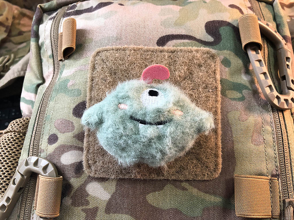 Stoffplüschpatch TwoTooth Flauschi, mit Klettfläche auf der Rückseite - Patch Snatched