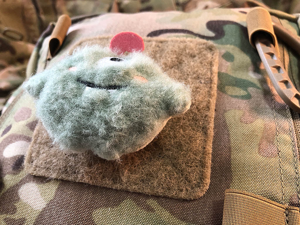 Stoffplüschpatch TwoTooth Flauschi, mit Klettfläche auf der Rückseite - Patch Snatched