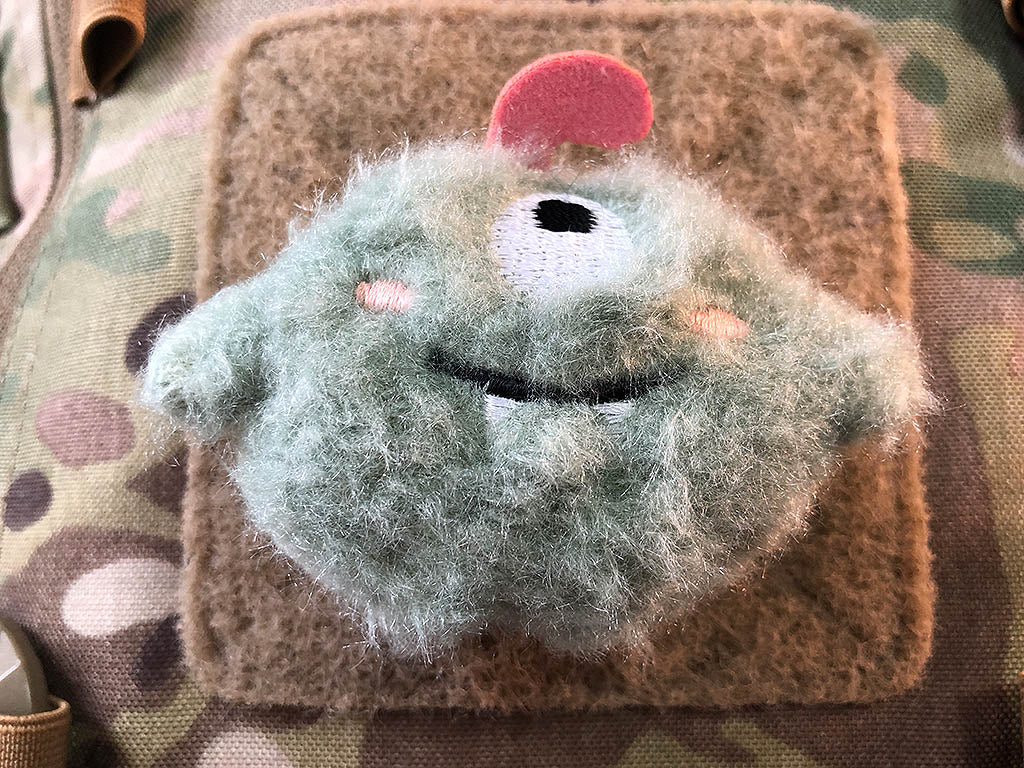 Stoffplüschpatch TwoTooth Flauschi, mit Klettfläche auf der Rückseite - Patch Snatched