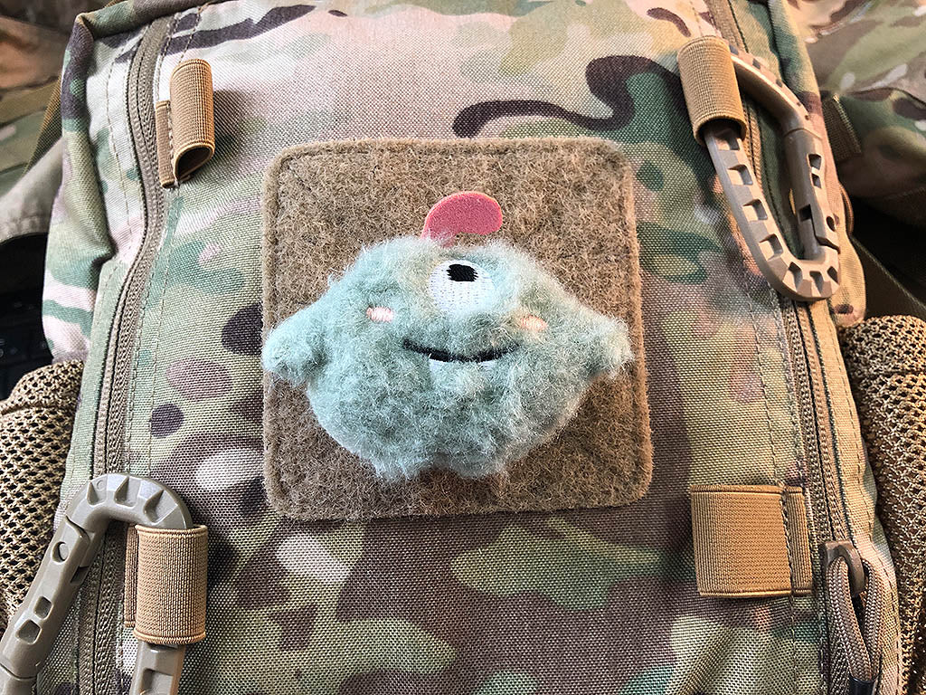 Stoffplüschpatch TwoTooth Flauschi, mit Klettfläche auf der Rückseite - Patch Snatched