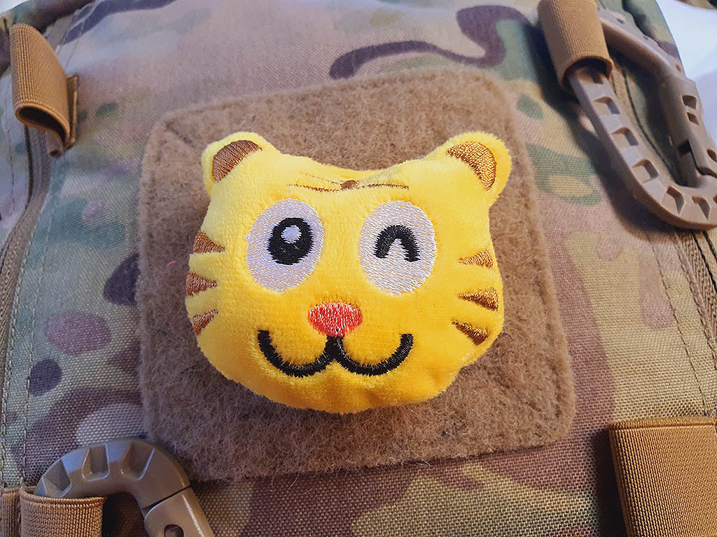 Stoffplüschpatch Minu, mit Klettfläche auf der Rückseite - Patch Snatched