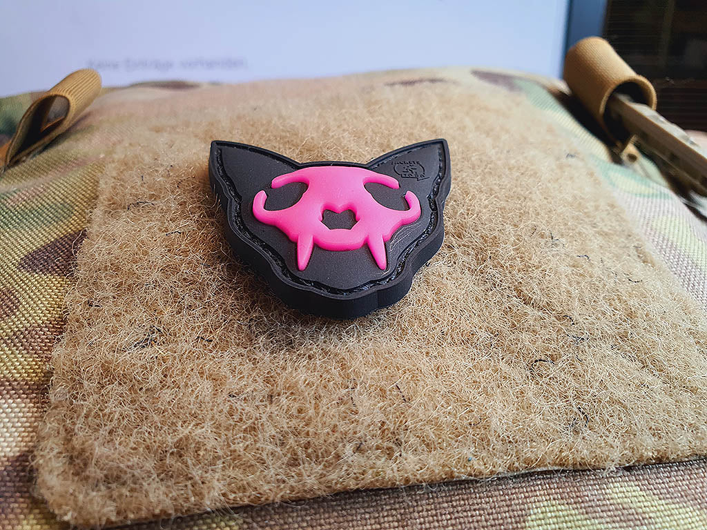 Nightmare Skull Cat Patch small Nr.1, pink gid (pink glow in the dark), 3D Rubber Patch