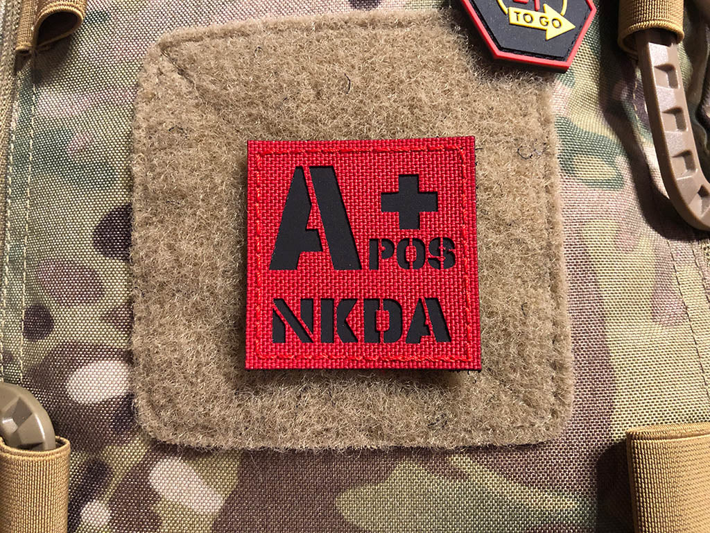 Blutgruppen A pos NKDA, Lasercutpatch, Signalrot schwarz, mit Klettrückseite - Patch Snatched