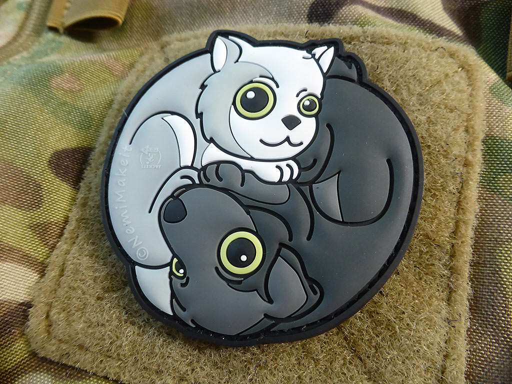 Black Dog - White Cat Yin & Yan Patch, fullcolor / 3D Rubber Patch
