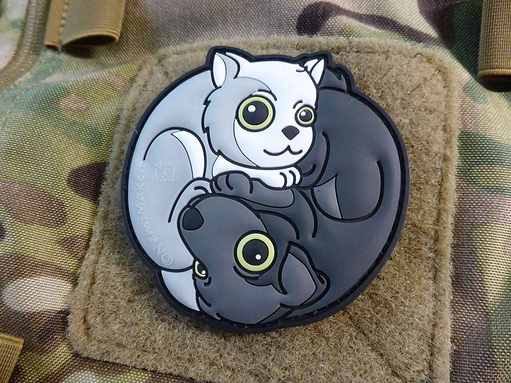 Black Dog - White Cat Yin & Yan Patch, fullcolor / 3D Rubber Patch