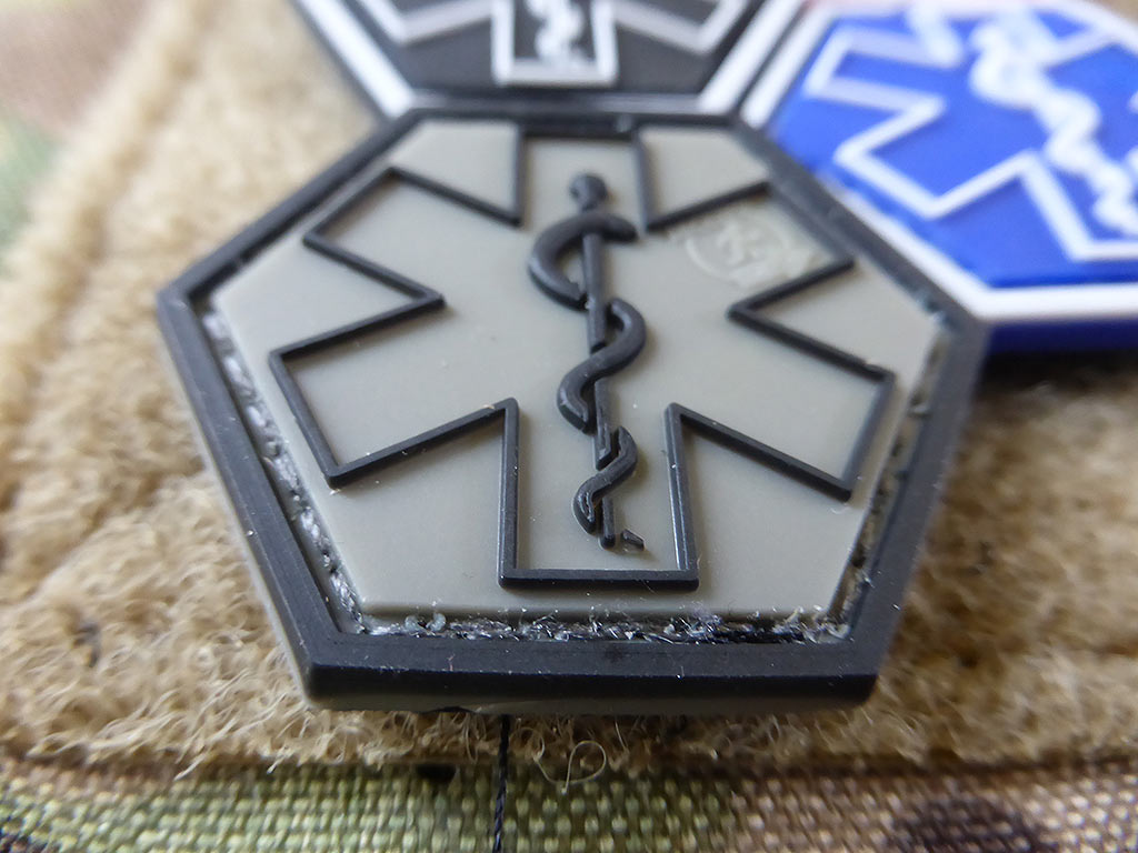 PARAMEDIC, steingrau-oliv Hexagon Patch  / 3D Rubber Patch, HexPatch - Patch Snatched