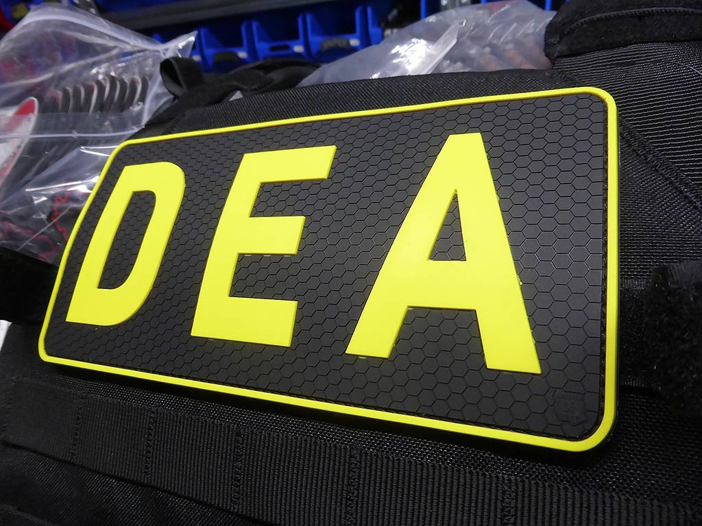 Backplate DEA / Drug Enforcement Agency Patch, gelb / 3D Rubber Patch