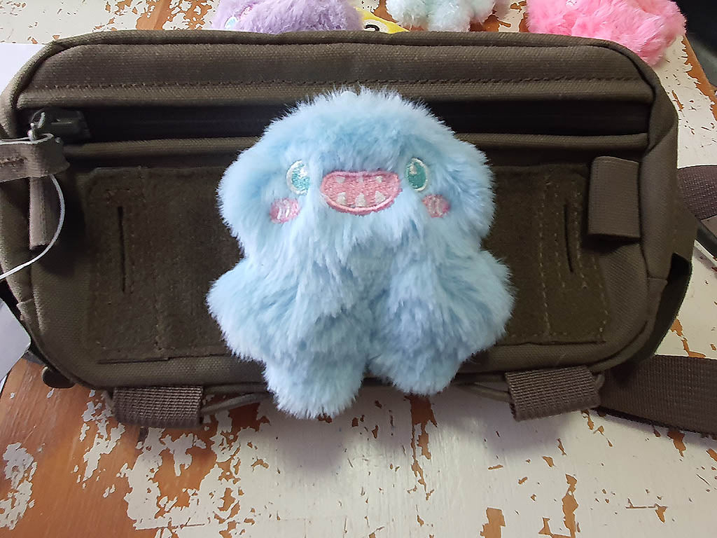 Patch peluche en tissu Monstre Licorne bleu clair, avec velcro au dos