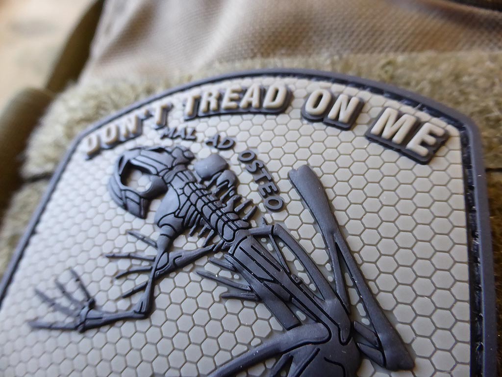 DON´T TREAD ON ME FROG Patch, steingrau oliv / JTG 3D Rubber Patch