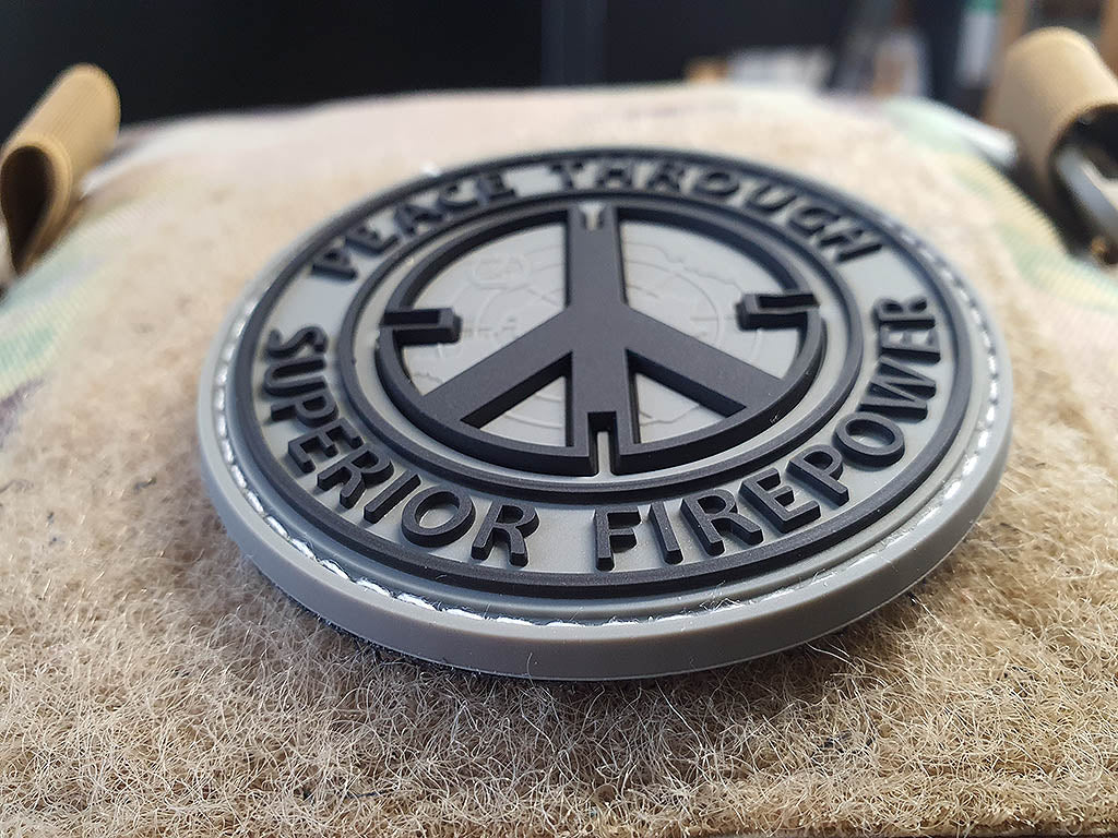 Peace Patch, "PEACE THROUGH SUPERIOR FIREPOWER", steingrau oliv, 3D Rubber Patch