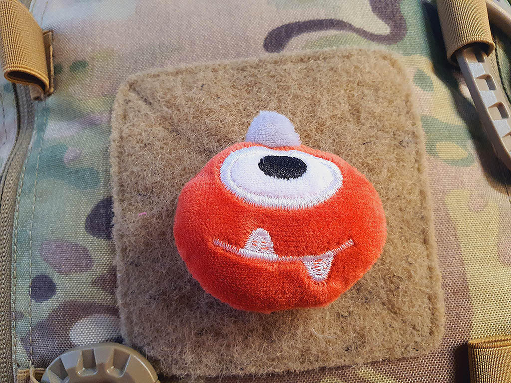 Patch peluche en tissu EINAUGI, rouge prune avec zone velcro au dos