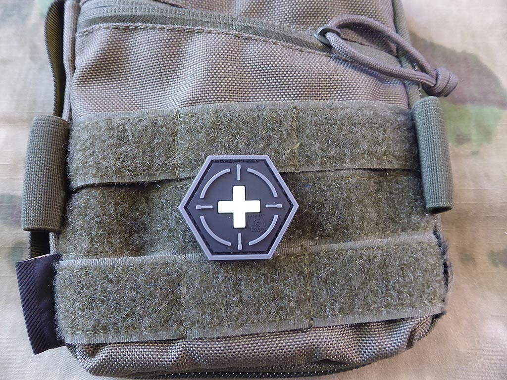 Tactical Medic Red Cross, Hexagon Patch, gid / 3D Rubber Patch, HexPatch