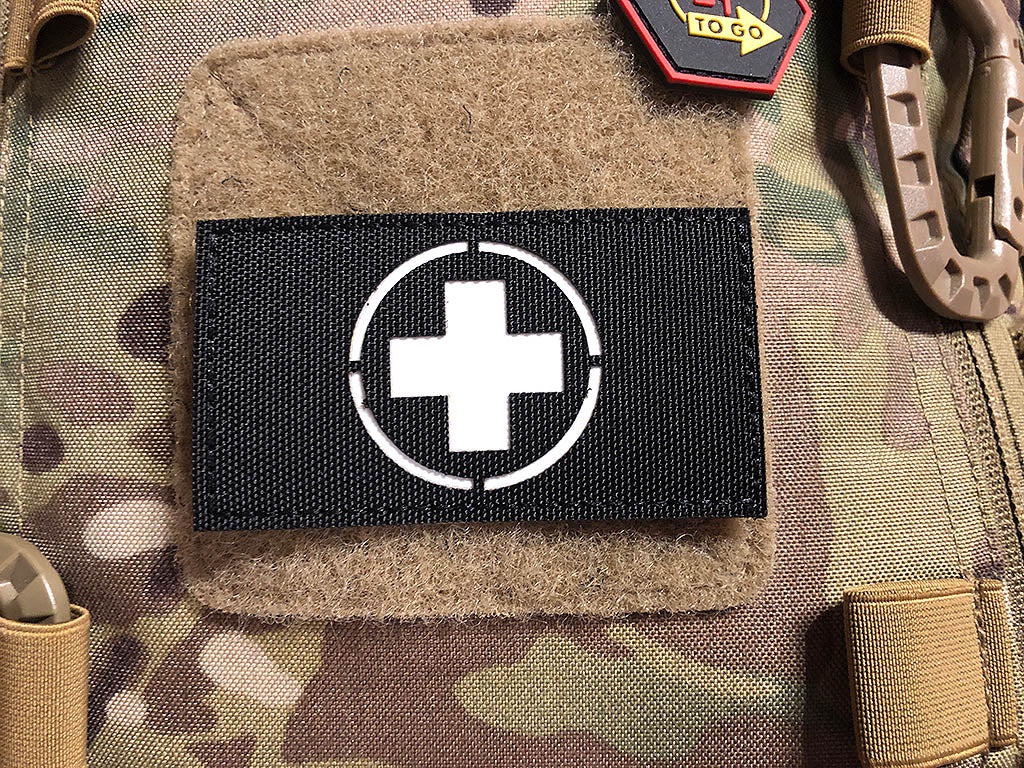 RedCross Medic Lasercutpatch, schwarz, nachleuchtendes Logo, mit Klettrückseite