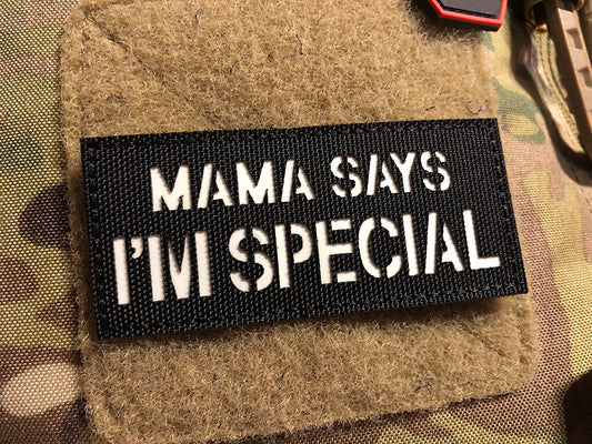 MAMA SAYS I AM SPECIAL Patch découpé au laser, noir, lettrage luminescent, avec support Velcro