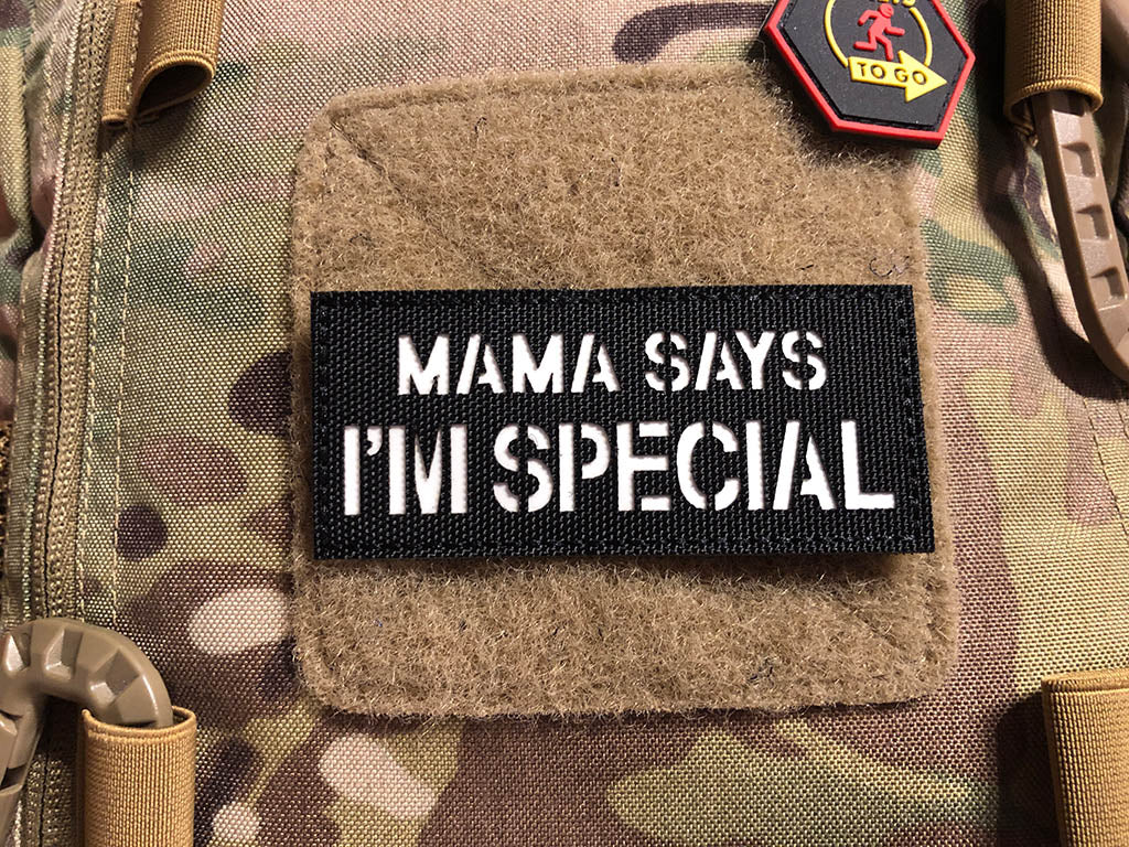 MAMA SAYS I AM SPECIAL Lasercutpatch, schwarz, nachleuchtender Schriftzug, mit Klettrückseite