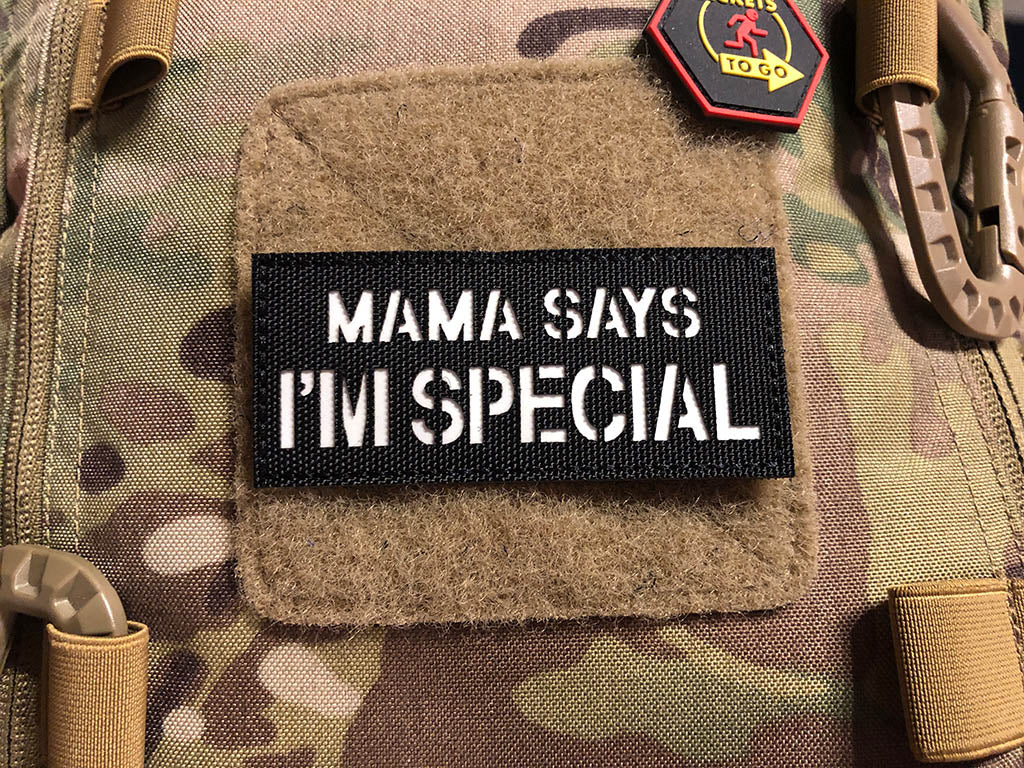 MAMA SAYS I AM SPECIAL Lasercutpatch, schwarz, nachleuchtender Schriftzug, mit Klettrückseite