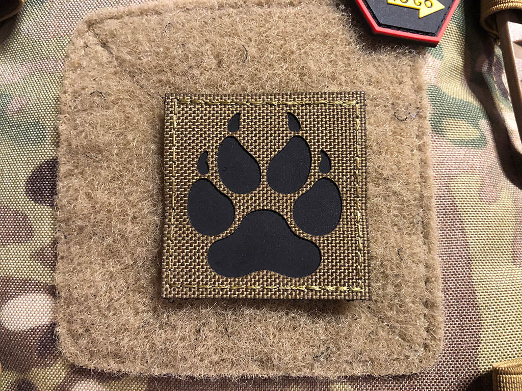 K9 Claw Lasercutpatch, coyote brown, schwarzes Logo, mit Klettrückseite