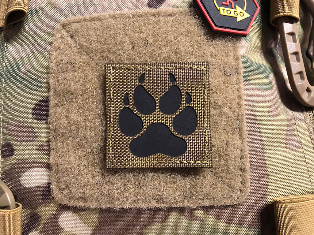 K9 Claw Lasercutpatch, coyote brown, schwarzes Logo, mit Klettrückseite