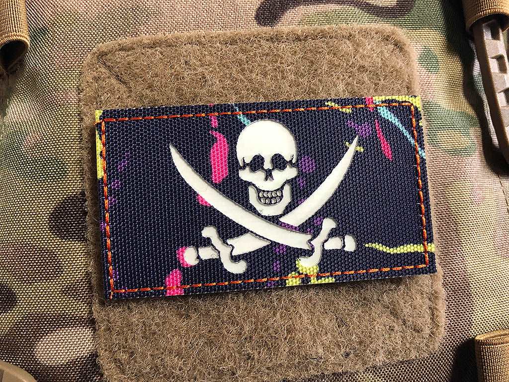 Jolly Roger Lasercutpatch, sixtycamo, nachleuchtendes Logo, mit Klettrückseite