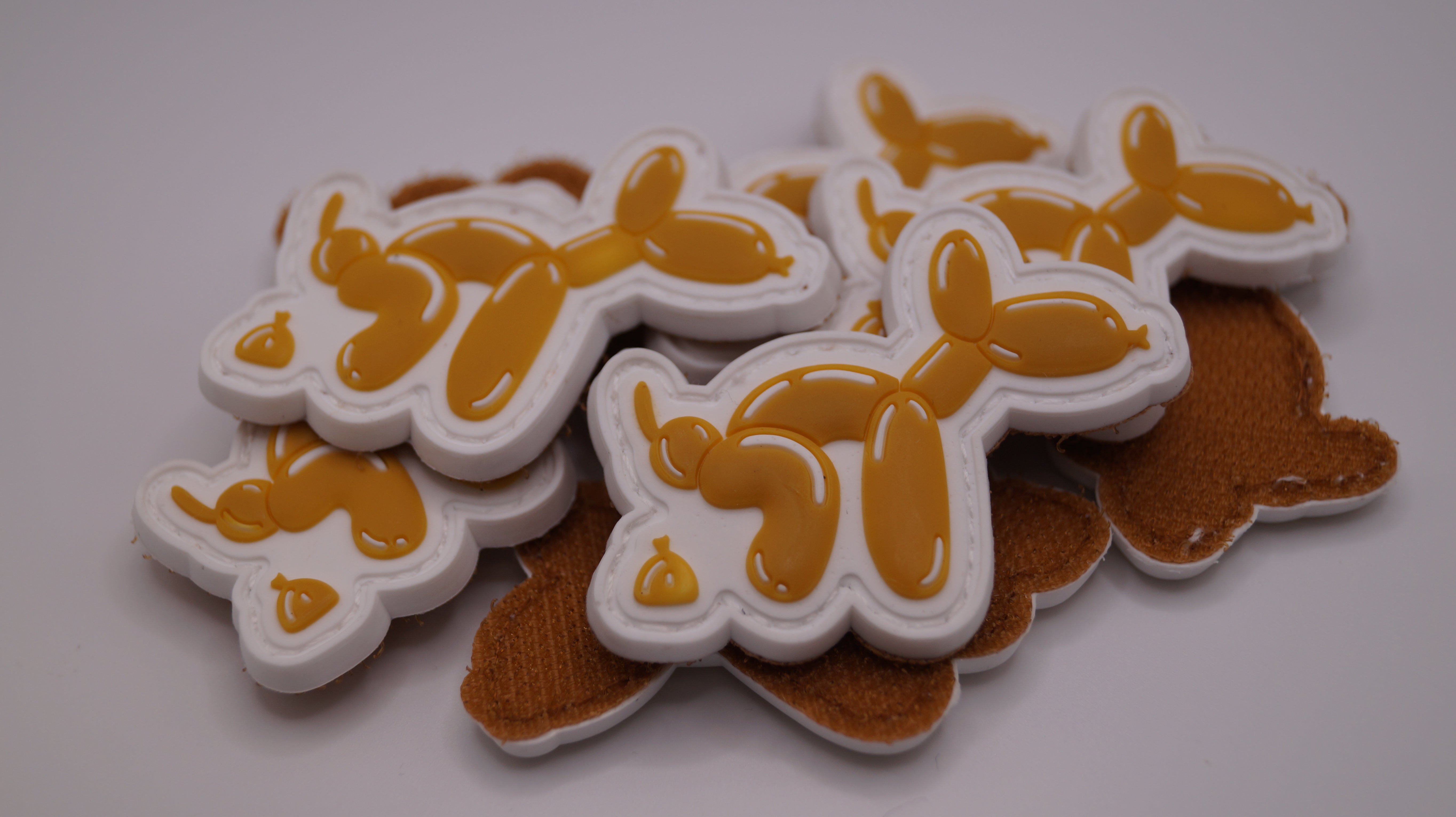 Shitting Dog Rubberpatch Gold