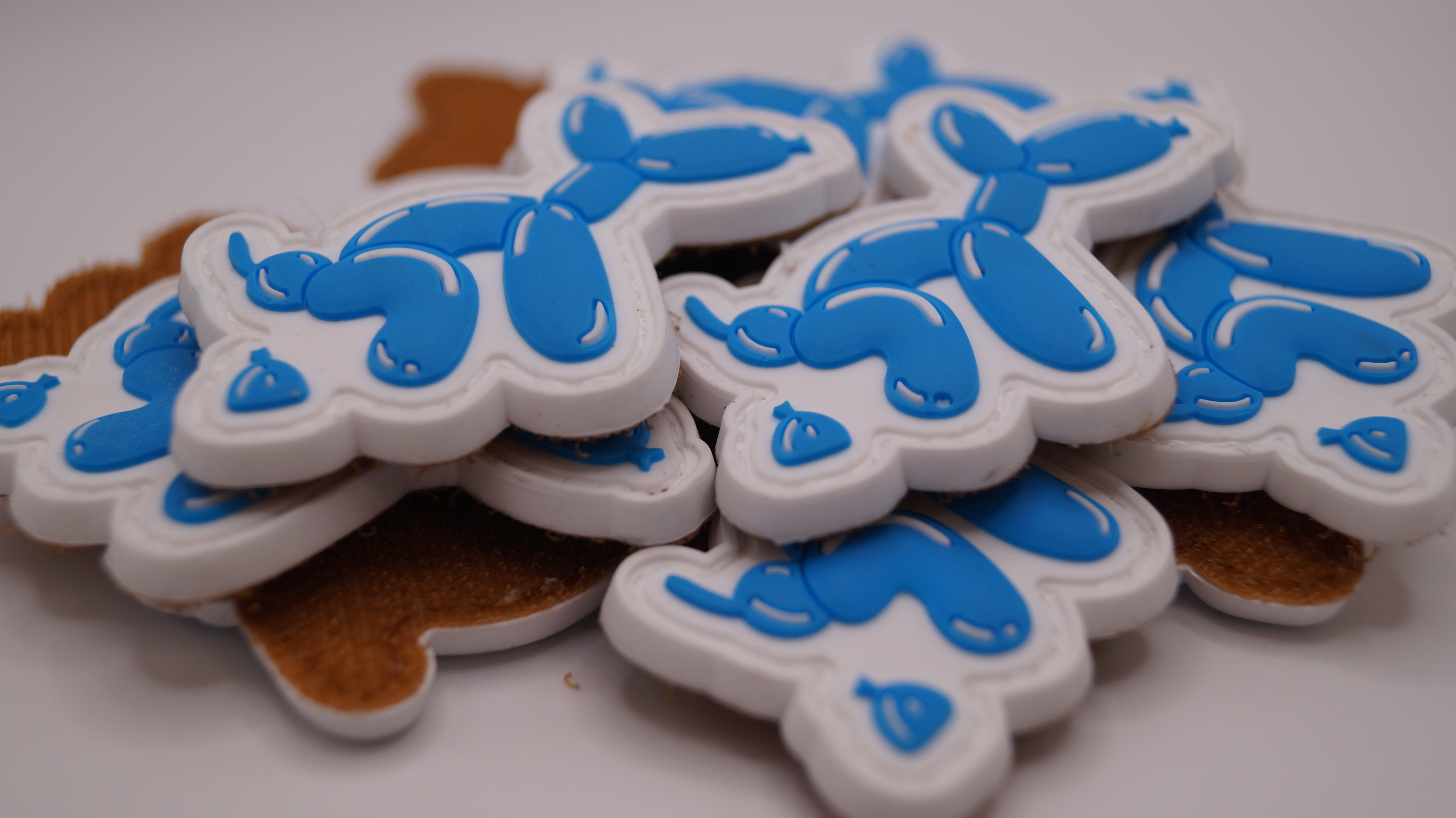 Shitting Dog Rubberpatch Blue
