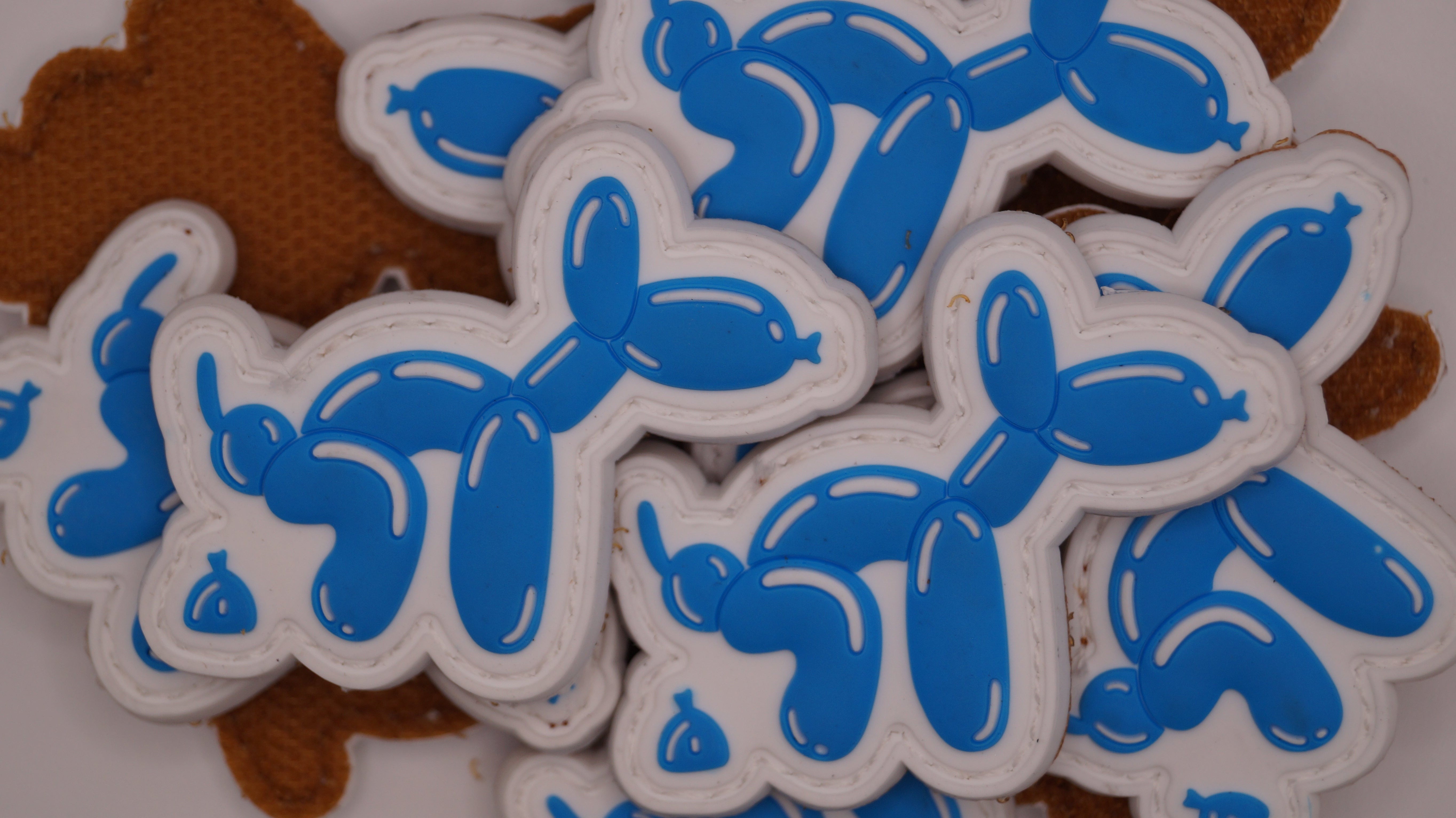 Shitting Dog Rubberpatch Blue