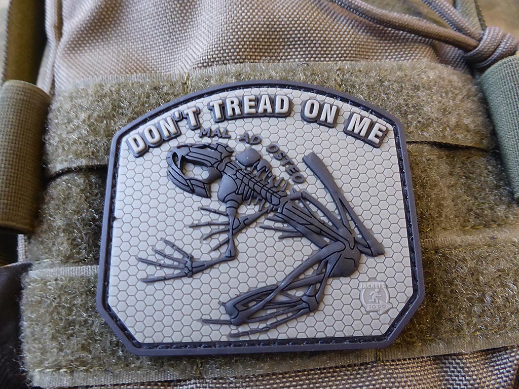 DON´T TREAD ON ME FROG Patch, steingrau oliv / JTG 3D Rubber Patch