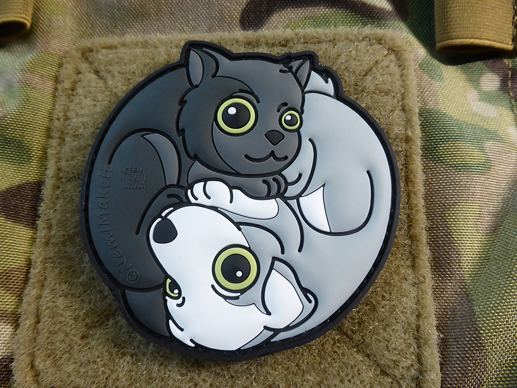 Chat noir - White Dog Yin &amp; Yan Patch, patch en caoutchouc polychrome / 3D