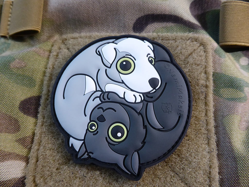 Chat noir - White Dog Yin &amp; Yan Patch, patch en caoutchouc polychrome / 3D