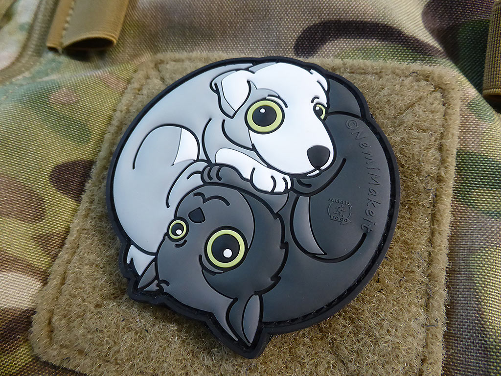 Chat noir - White Dog Yin &amp; Yan Patch, patch en caoutchouc polychrome / 3D